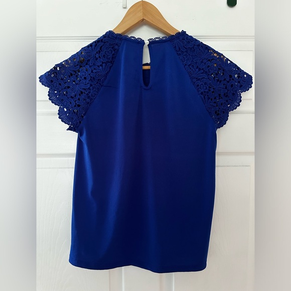 Cable & Gauge Ladies' Lace Trim Top - Picture 2 of 6